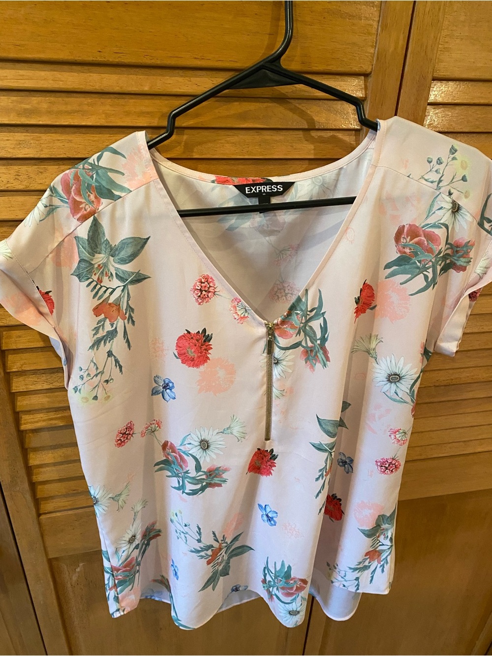 Express Floral V-Neck Zip-Front Blouse in Blush with Green Accents